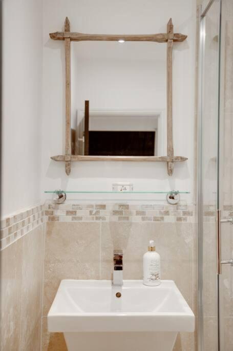 Princes Villa - Large Fully Self Contained Flat, 5 Minutes From The Sea Hastings Exterior photo